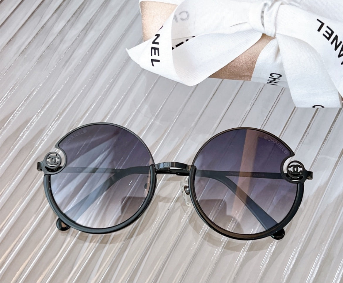 New Chanel woman sunglasses
